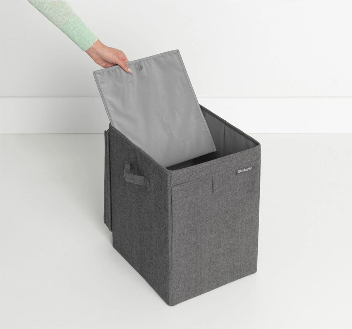 Brabantia Wasmand Met Deksel - Stapelbaar - 35 L - Pepper Black 4 Brabantia Wasmand Met Deksel - Stapelbaar - 35 L - Pepper Black - Afbeelding 2