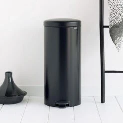Brabantia NewIcon Prullenbak - 30 L - Matt Black 13 Brabantia NewIcon Prullenbak - 30 L - Matt Black -Brabantia 1200x1200 323