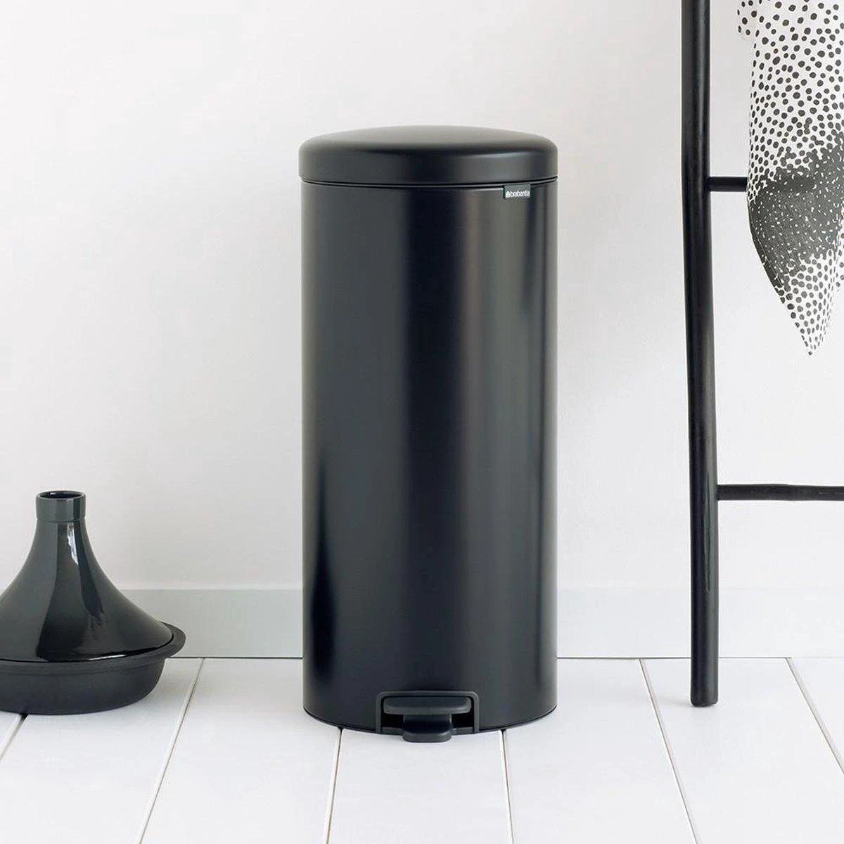 Brabantia NewIcon Prullenbak - 30 L - Matt Black 8 Brabantia NewIcon Prullenbak - 30 L - Matt Black - Afbeelding 6