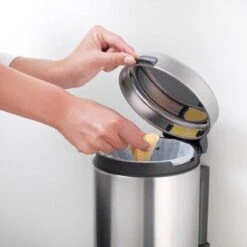 Brabantia NewIcon Wandprullenbak - 3 L - Matt Steel -Brabantia 1200x1200 373