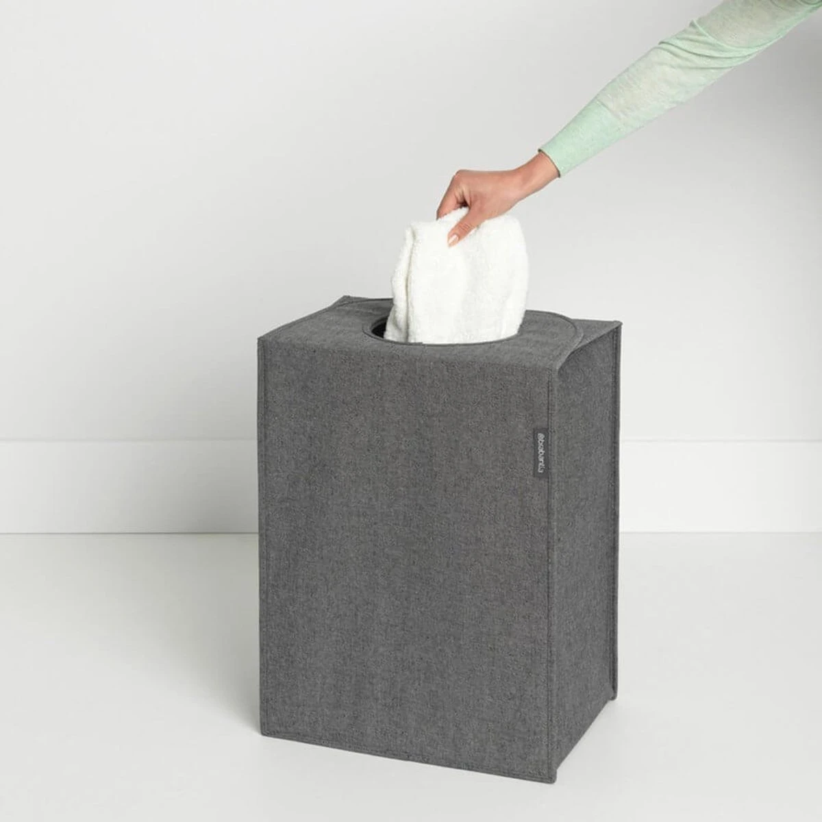 Brabantia Wasmand Met Deksel - 55 L - Pepper Black 9 Brabantia Wasmand Met Deksel - 55 L - Pepper Black - Afbeelding 7