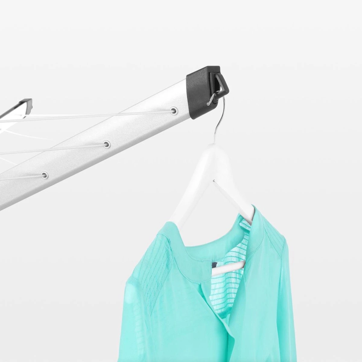 Brabantia Lift-O-Matic Advance Droogmolen Met Kunststof Betonanker, Beschermhoes En Wasknijpertasje - 60 M - Metallic Grey 11 Brabantia Lift-O-Matic Advance Droogmolen Met Kunststof Betonanker, Beschermhoes En Wasknijpertasje - 60 M - Metallic Grey - Afbeelding 9