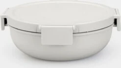 Brabantia Make & Take Salade Lunchbox - 1,3 L - Kunststof - Light Grey -Brabantia 1200x675 2