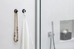 Brabantia ReNew Handdoekhaakjes - 2 Stuks - Dark Grey -Brabantia 1200x799 17