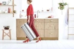Brabantia NewIcon Prullenbak - 30 L - Matt Steel -Brabantia 1200x799 29