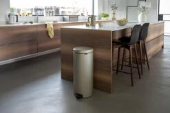 Brabantia NewIcon Prullenbak - 30 L - Metallic Gold 23 Brabantia NewIcon Prullenbak - 30 L - Metallic Gold -Brabantia 1200x799 55
