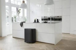 Brabantia Bo Prullenbak - 2 X 30 L - Met 80 Vuilniszakken - Matt Black -Brabantia 1200x799 61