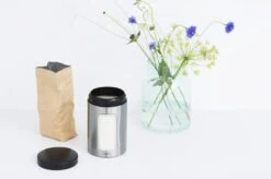 Brabantia Voorraadbus - 1,4 L - Matt Steel Fingerprint Proof / Matt Black Deksel - Met Venster -Brabantia 1200x799 87