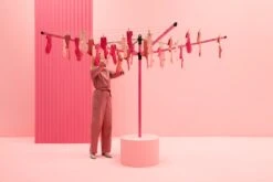 Brabantia Lift-O-Matic Droogmolen Met Metalen Grondanker, Beschermhoes, Wasknijpertasje En Wasknijpers - 50 M - Spring Pink 13 Brabantia Lift-O-Matic Droogmolen Met Metalen Grondanker, Beschermhoes, Wasknijpertasje En Wasknijpers - 50 M - Spring Pink -Brabantia 1200x800 111