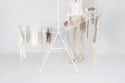 Brabantia HangOn Droogrek Inklapbaar - 25 Meter - Met Stang - White 26 Brabantia HangOn Droogrek Inklapbaar - 25 Meter - Met Stang - White -Brabantia 1200x800 130