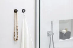 Brabantia ReNew Handdoekhaakjes - 2 Stuks - Dark Grey -Brabantia 1200x800 62