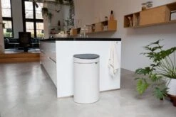 Brabantia Touch Bin Prullenbak - 40 L - Soft Beige -Brabantia 1200x800 79