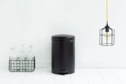 Brabantia NewIcon Prullenbak - 20 L - Matt Black -Brabantia 1200x800 92