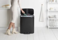 Brabantia Bo Prullenbak - 60 L - Met 80 Vuilniszakken - Matt Black -Brabantia 1200x828 4