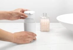 Brabantia ReNew Zeepdispenser - 250 Ml - White 15 Brabantia ReNew Zeepdispenser - 250 Ml - White -Brabantia 1200x838