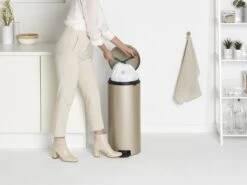Brabantia NewIcon Prullenbak - 30 L - Metallic Gold 21 Brabantia NewIcon Prullenbak - 30 L - Metallic Gold -Brabantia 1200x899 22