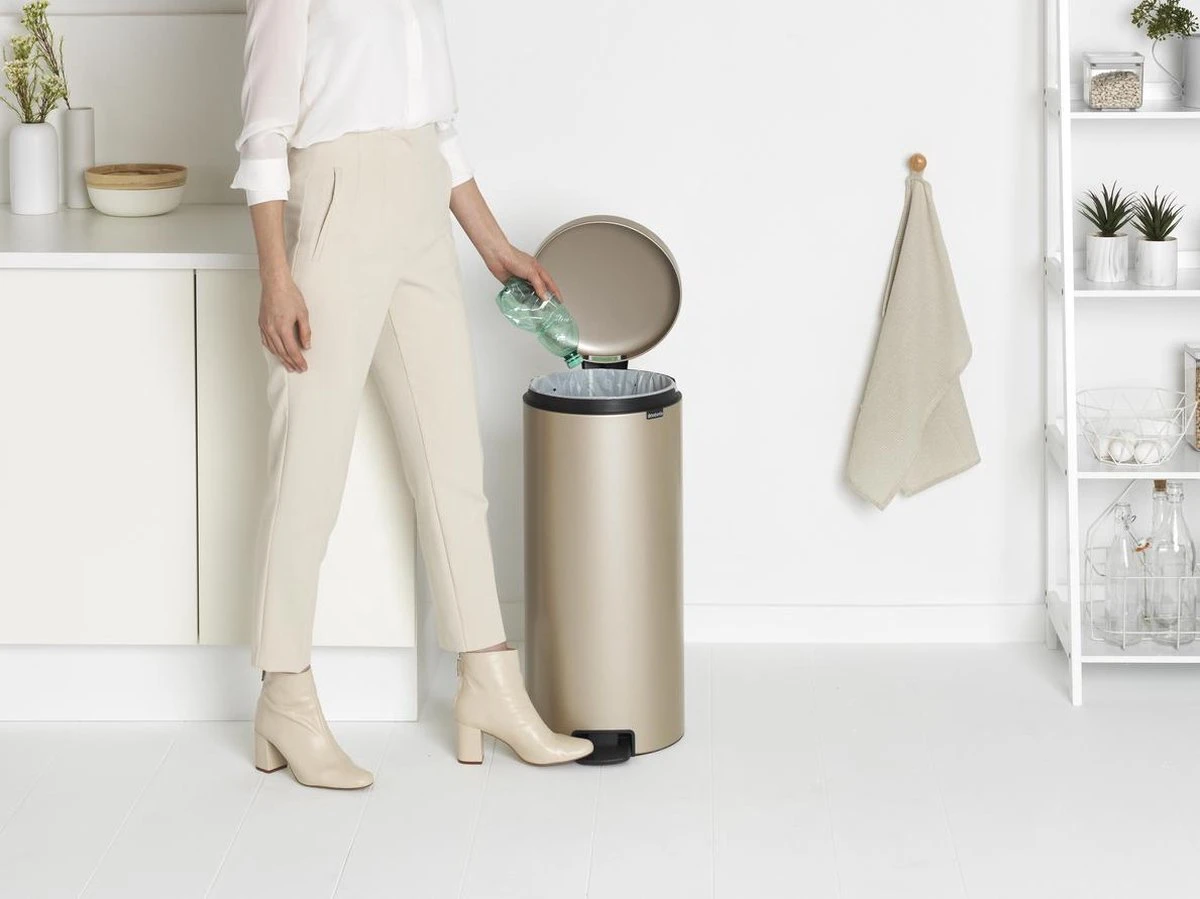 Brabantia NewIcon Prullenbak - 30 L - Metallic Gold 10 Brabantia NewIcon Prullenbak - 30 L - Metallic Gold - Afbeelding 8