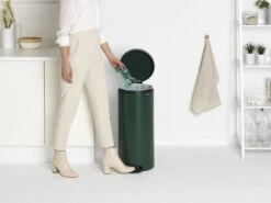 Brabantia NewIcon Prullenbak - 30 L - Pine Green -Brabantia 1200x899 34