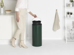 Brabantia Touch Bin Prullenbak - 30 L - Pine Green -Brabantia 1200x899 8