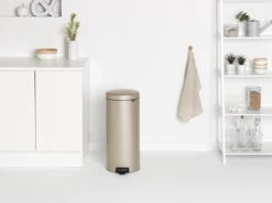 Brabantia NewIcon Prullenbak - 30 L - Metallic Gold 19 Brabantia NewIcon Prullenbak - 30 L - Metallic Gold -Brabantia 1200x901 3