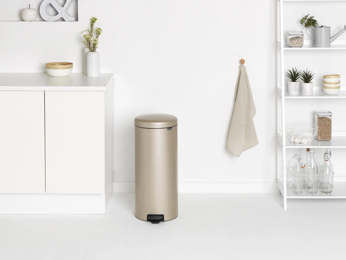 Brabantia NewIcon Prullenbak - 30 L - Metallic Gold 7 Brabantia NewIcon Prullenbak - 30 L - Metallic Gold - Afbeelding 5