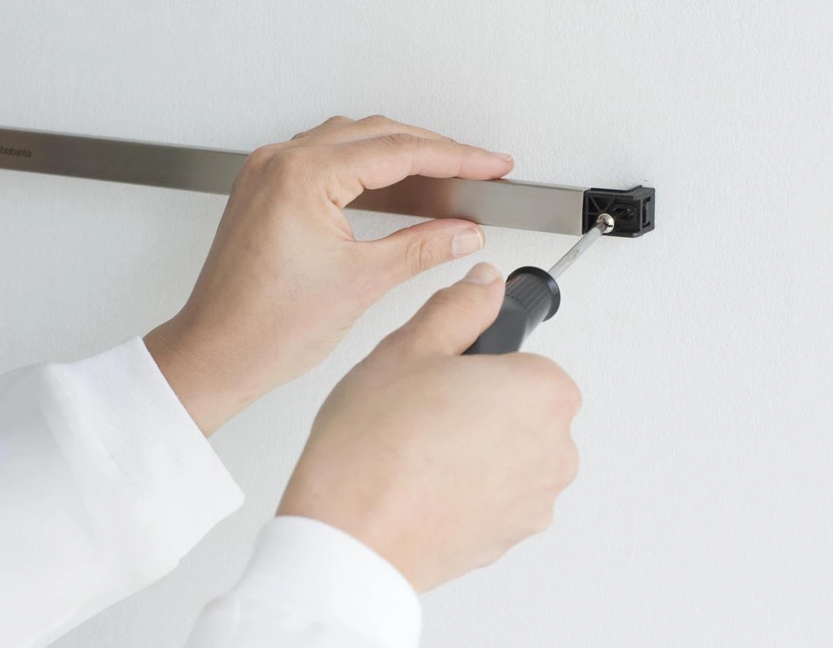 Brabantia Ophangrek Voor Keukenhulpen - 7 Haken - 60 Cm - Matt Steel 7 Brabantia Ophangrek Voor Keukenhulpen - 7 Haken - 60 Cm - Matt Steel - Afbeelding 5