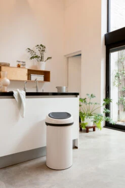 Brabantia Touch Bin Prullenbak Rond 60 Liter -Brabantia 512732 01 5 EnvironmentImage ed0d8bbfa8