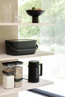 Brabantia Nic Broodtrommel - Met Bamboe Deksel - Dark Grey -Brabantia 799x1200 127