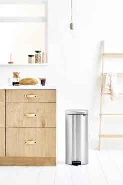 Brabantia NewIcon Prullenbak - 30 L - Matt Steel -Brabantia 799x1200 38