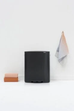 Brabantia Bo Prullenbak - 60 L - Met 80 Vuilniszakken - Matt Black -Brabantia 799x1200 50