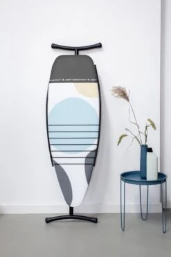 Brabantia Strijkplank D Met Hittebestendige Parkeerplaats - Met Linnenrek - 135 X 45 Cm - Spring Bubbles 11 Brabantia Strijkplank D Met Hittebestendige Parkeerplaats - Met Linnenrek - 135 X 45 Cm - Spring Bubbles -Brabantia 799x1200 68