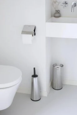 Brabantia ReNew WC Rolhouder - Met Klep - Brilliant Steel -Brabantia 800x1200 27