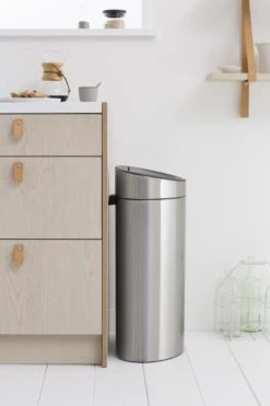 Brabantia Touch Bin Prullenbak - 40 L - Matt Steel Fingerprint Proof -Brabantia 800x1200 36