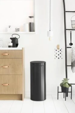 Brabantia Touch Bin Prullenbak - 30 L - Matt Black -Brabantia 800x1200 43