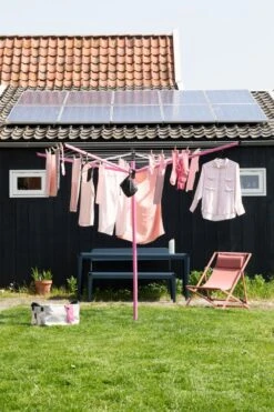 Brabantia Lift-O-Matic Droogmolen Met Metalen Grondanker, Beschermhoes, Wasknijpertasje En Wasknijpers - 50 M - Spring Pink 12 Brabantia Lift-O-Matic Droogmolen Met Metalen Grondanker, Beschermhoes, Wasknijpertasje En Wasknijpers - 50 M - Spring Pink -Brabantia 800x1200 48